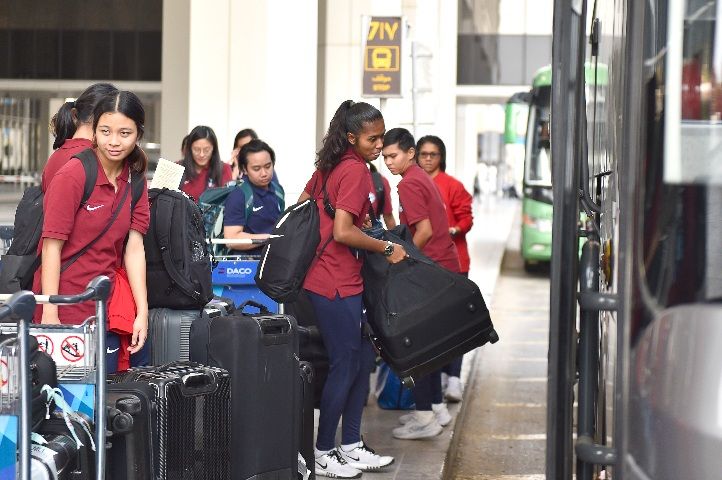 وصول لاعبات سنغافورة للدمام في السعودية