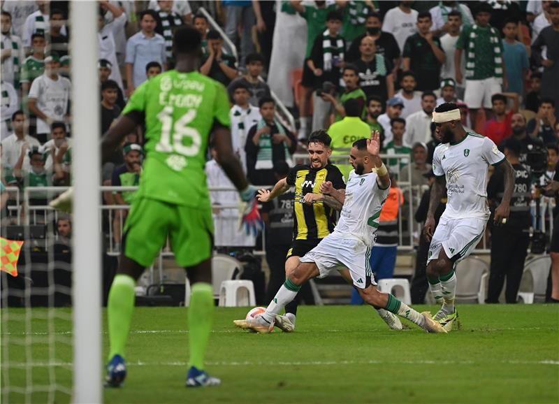 لقاء سابق بين الفريقين