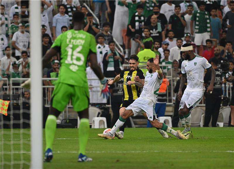 لقاء سابق بين الفريقين