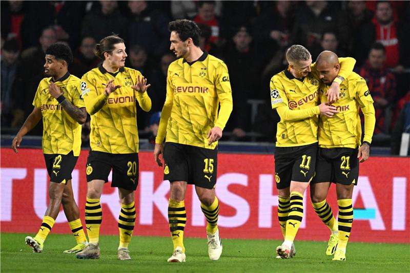 لاعبو بوروسيا دورتموند