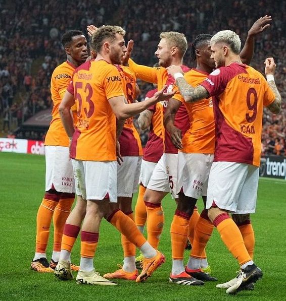 فرحة لاعبي جالطة سراي