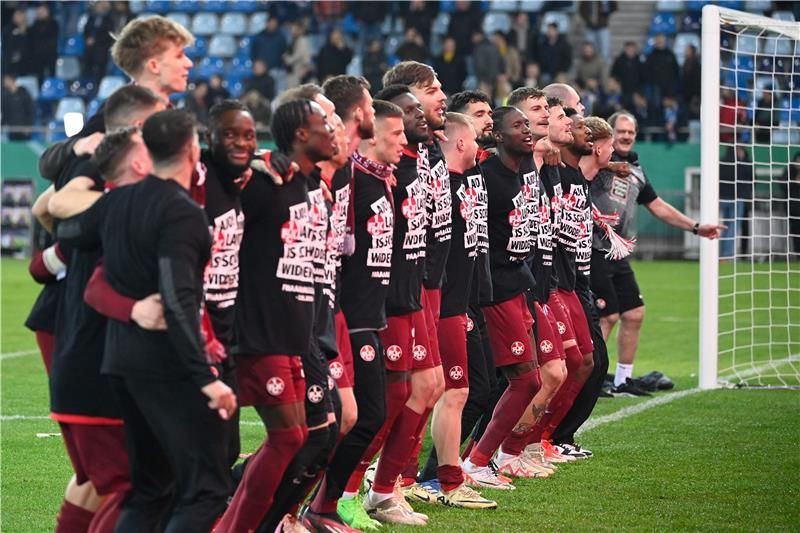 فرحة لاعبي كايزرسلاوترن