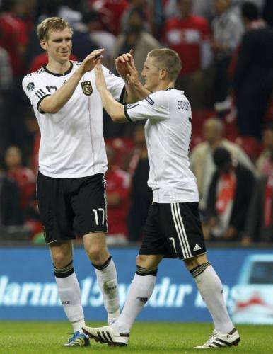 2011-10-07t202838z_01_stn131_rtridsp_3_soccer-euro_reuters