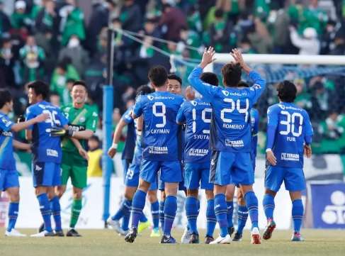 لاعبو ماتشيدا زيلفيا