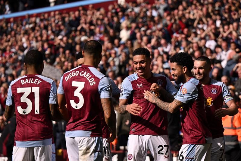 لاعبو أستون فيلا