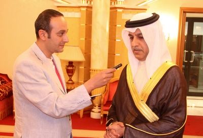 الشيخ سلمان بن إبراهيم يتحدث لمحرر موقع كووورة أمجد مجدي 