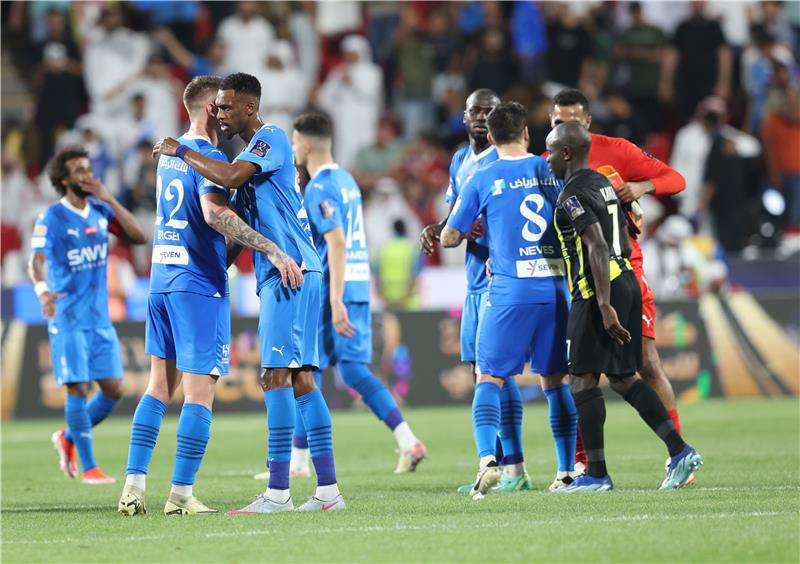 لاعبو الهلال