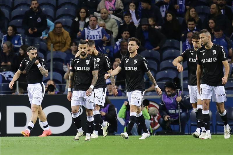 لاعبو فيتوريا جيماريش