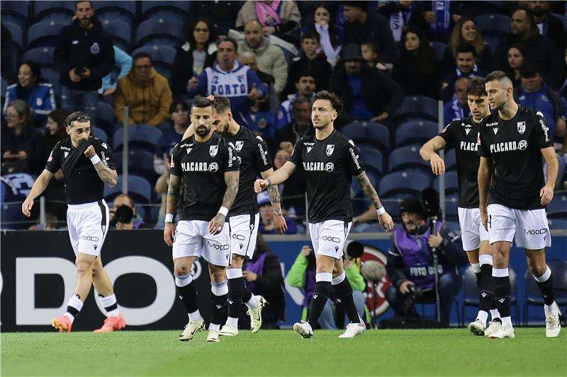 لاعبو فيتوريا جيماريش