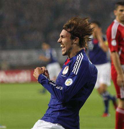 الهولندي الأصل هافينار يحتفل بعد إحرازه الهدف الأول بالمباراة