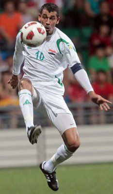 يونس محمود محرز الهدف