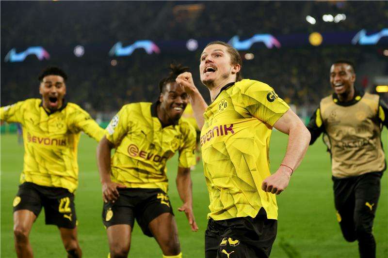 فرحة لاعبي دورتموند