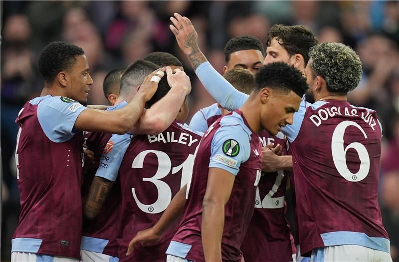 لاعبو أستون فيلا