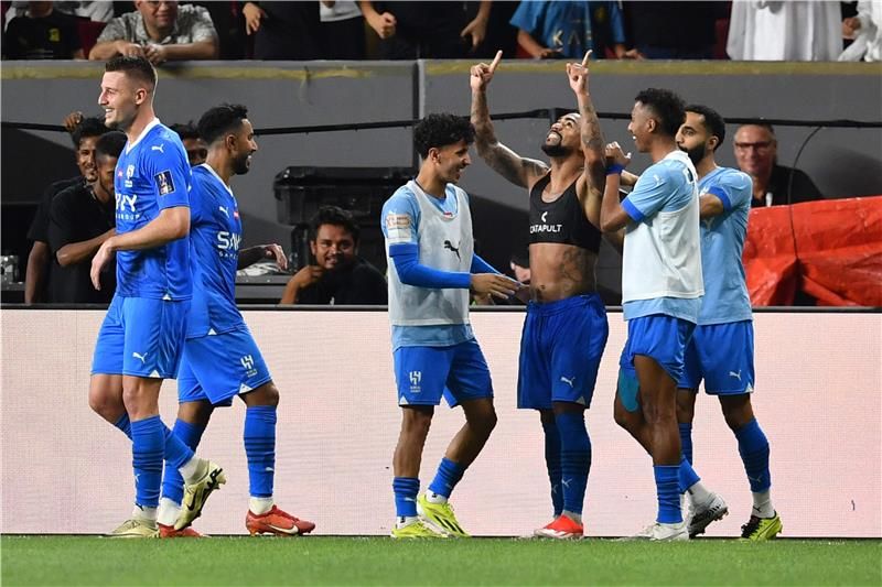 لاعبو الهلال