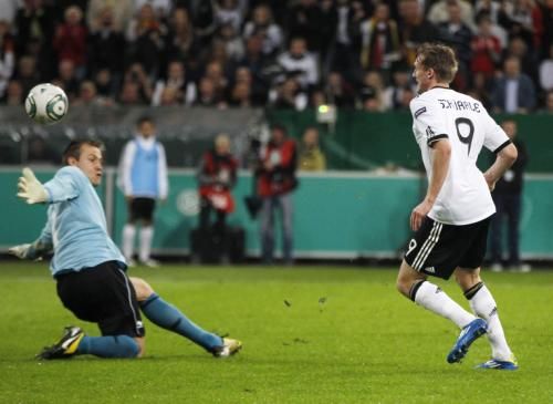 2011-10-11t174242z_01_ina08_rtridsp_3_soccer-euro_reuters