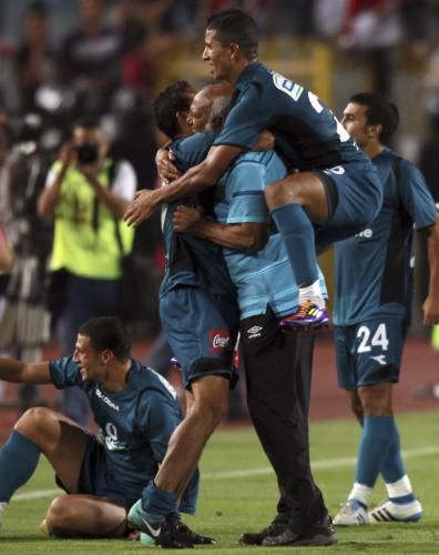 استحق مختار مختار فرحة التتويج بالكأس مع لاعبيه على حساب شحاته وكتيبته البيضاء