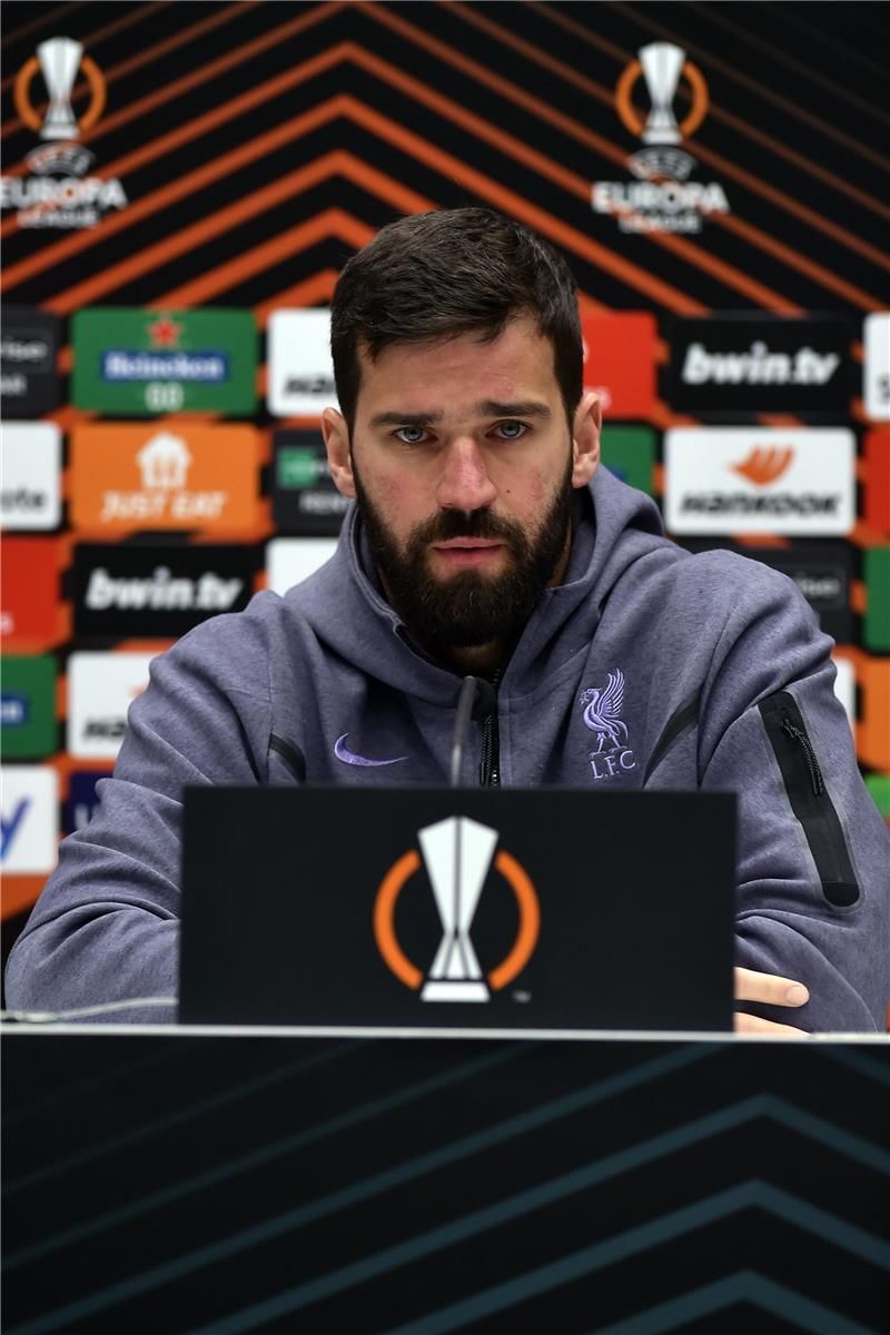 أليسون بيكر