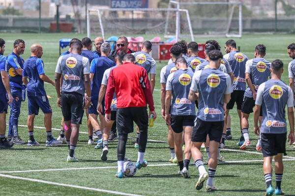 الخطيب يتحدث للاعبين