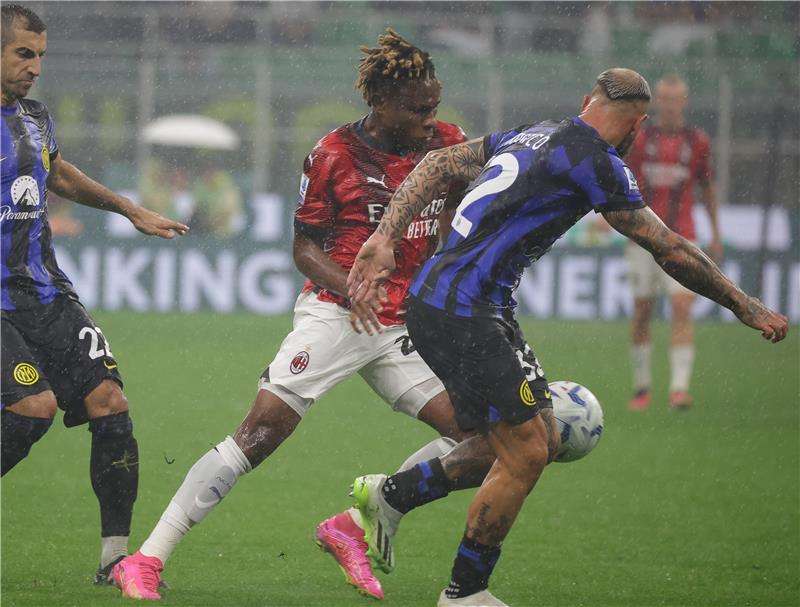 لقاء سابق بين الفريقين