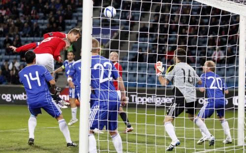 2011-10-11t204401z_01_sin-700_rtridsp_3_soccer-euro_reuters