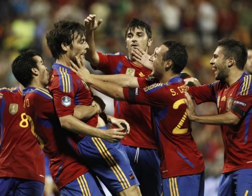 2011-10-11t194848z_01_hjk06_rtridsp_3_soccer-euro_reuters