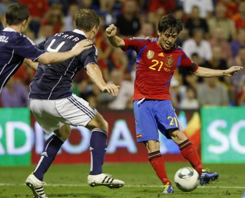 2011-10-11t195512z_01_hjk08_rtridsp_3_soccer-euro_reuters