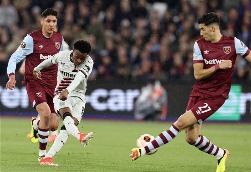 نايف أكرد (جهة اليمين)