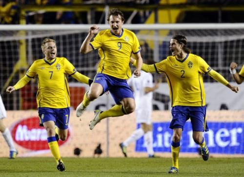 2011-10-11t193036z_01_sto05_rtridsp_3_soccer-euro_reuters