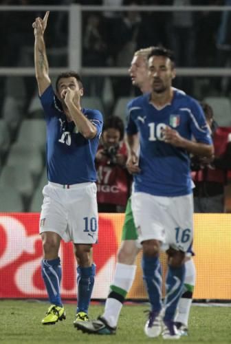 2011-10-11t194647z_01_asb507_rtridsp_3_soccer-euro_reuters