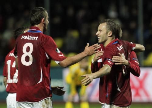 2011-10-11t211259z_01_kau11_rtridsp_3_soccer-euro_reuters