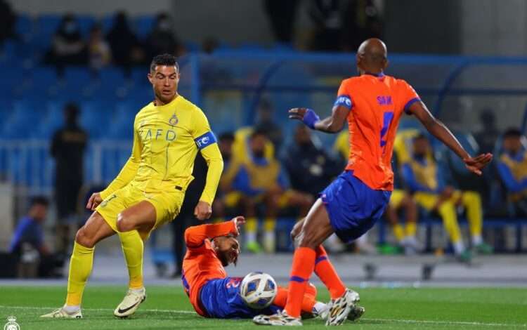 لقاء سابق بين الفريقين