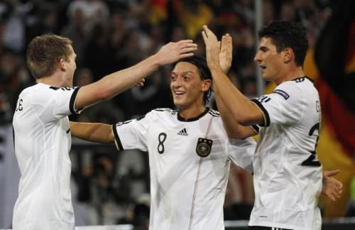 2011-10-11t180535z_01_ina13_rtridsp_3_soccer-euro_reuters