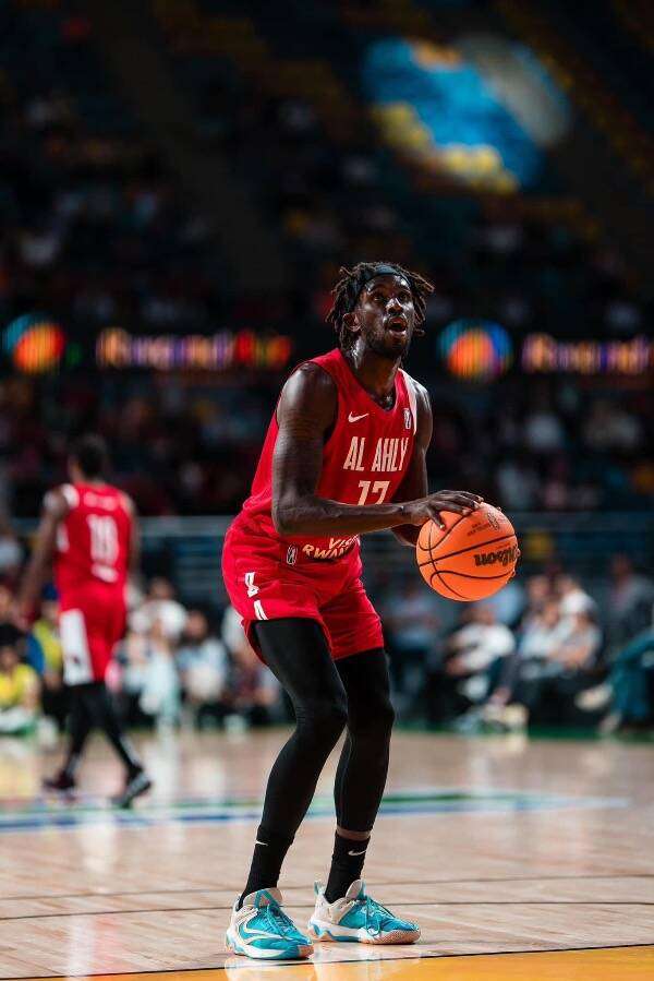 لاعبو الأهلي