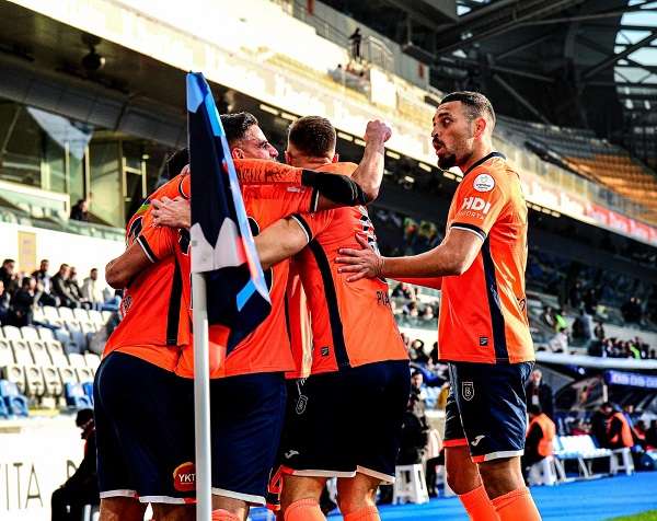 لاعبو اسطنبول باشاك شهير