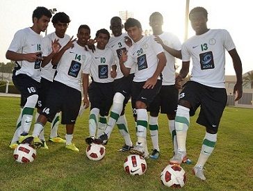 الأخضر الشاب في معسكر الإمارات