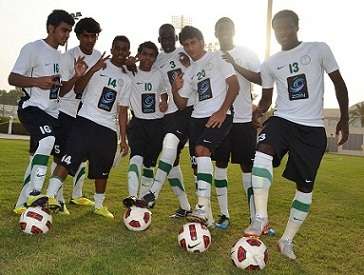 الأخضر الشاب في معسكر الإمارات