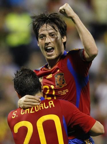 2011-10-11t194523z_01_hjk05_rtridsp_3_soccer-euro_reuters