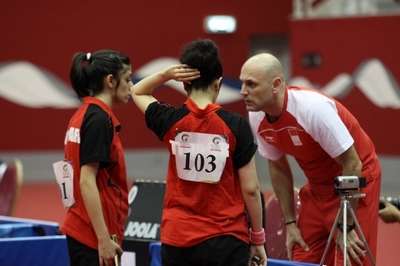 مدرب طاولة البحرين دراغان يحدث اللاعبات