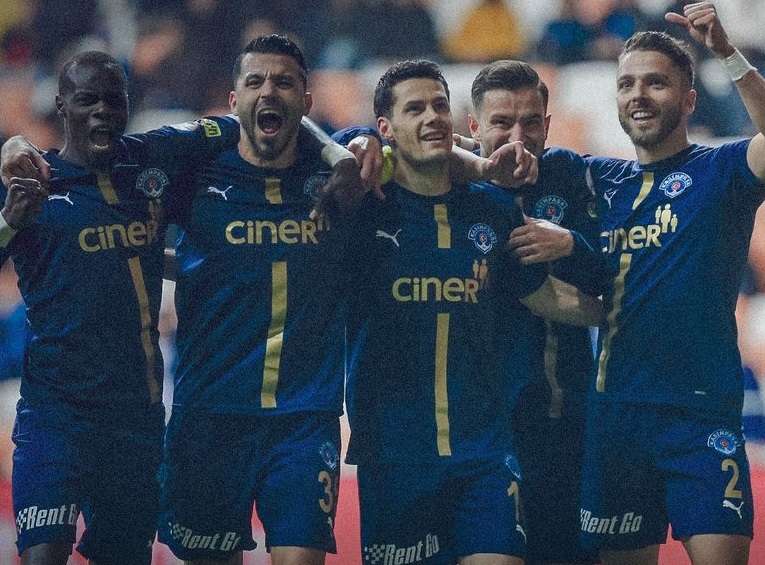 لاعبو قاسم باشا