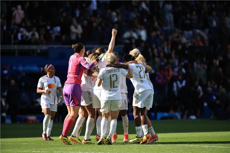 لاعبات ليون