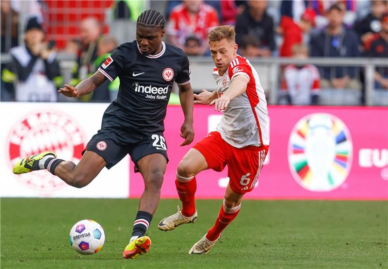 كيميتش (يمين)