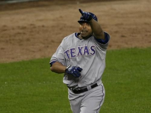  نلسون كروز لاعب  تكساس رينجرز 