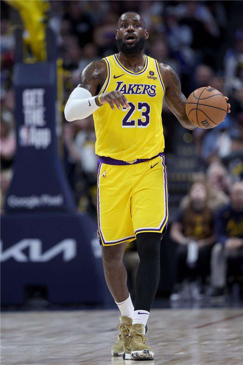 ليبرون جيمس