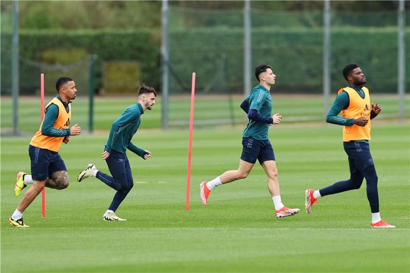 لاعبو ارسنال