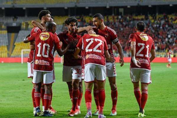 لاعبو الأهلي