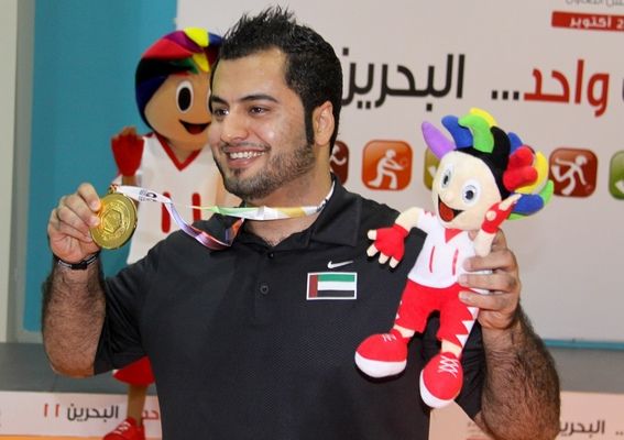 العطار سعيد بالميدالية الذهبية .. تصوير : زكي الشيخ