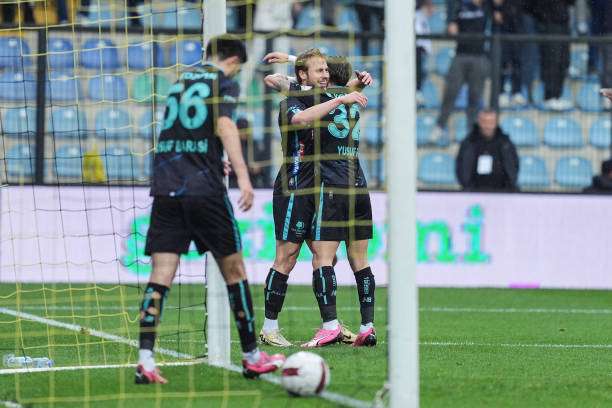 لاعبو أضنة ديمرسبور