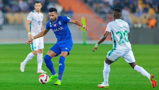 لقاء سابق بين الهلال والأهلي