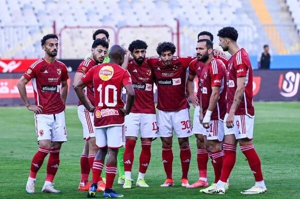 لاعبو الأهلي
