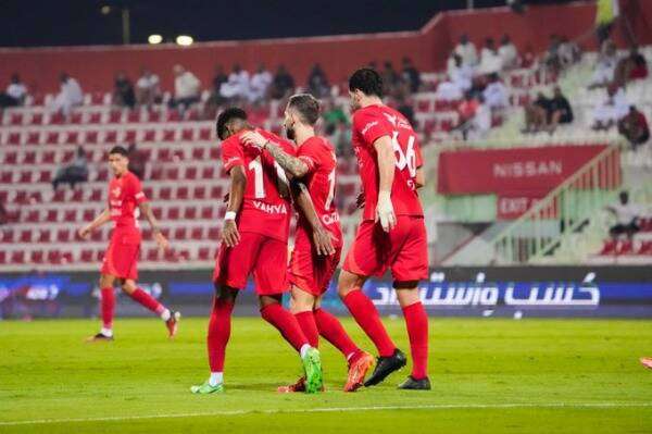 لاعبو شباب الأهلي